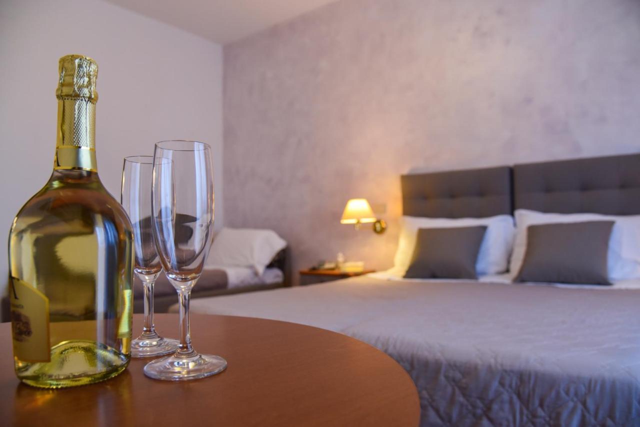 Hotel Crystal Каорле Экстерьер фото