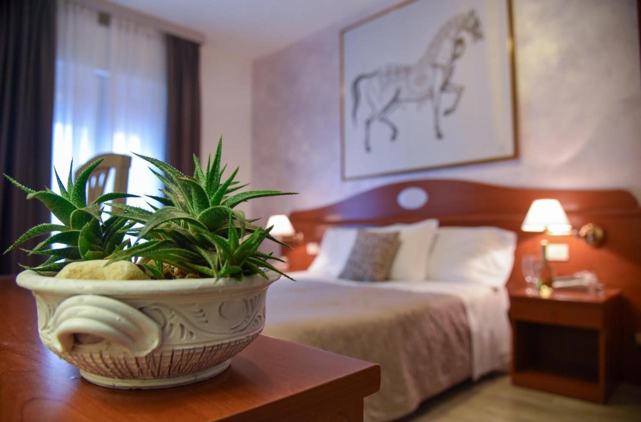 Hotel Crystal Каорле Экстерьер фото