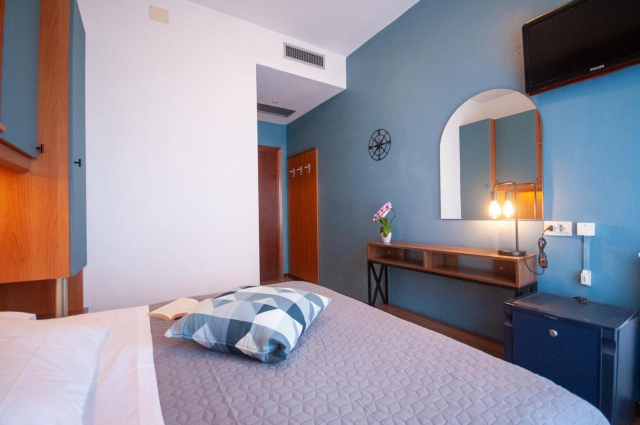 Hotel Crystal Каорле Экстерьер фото