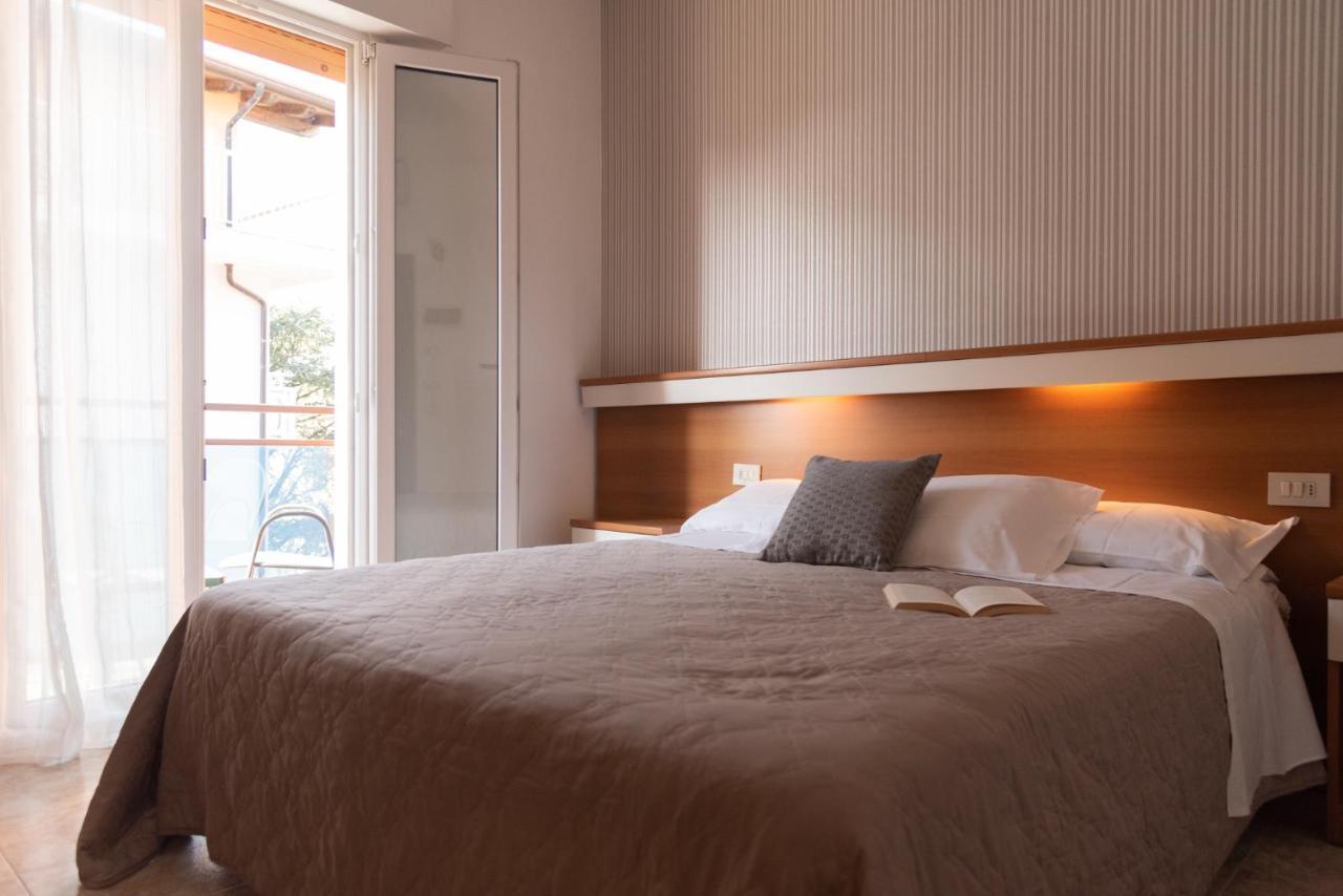 Hotel Crystal Каорле Экстерьер фото