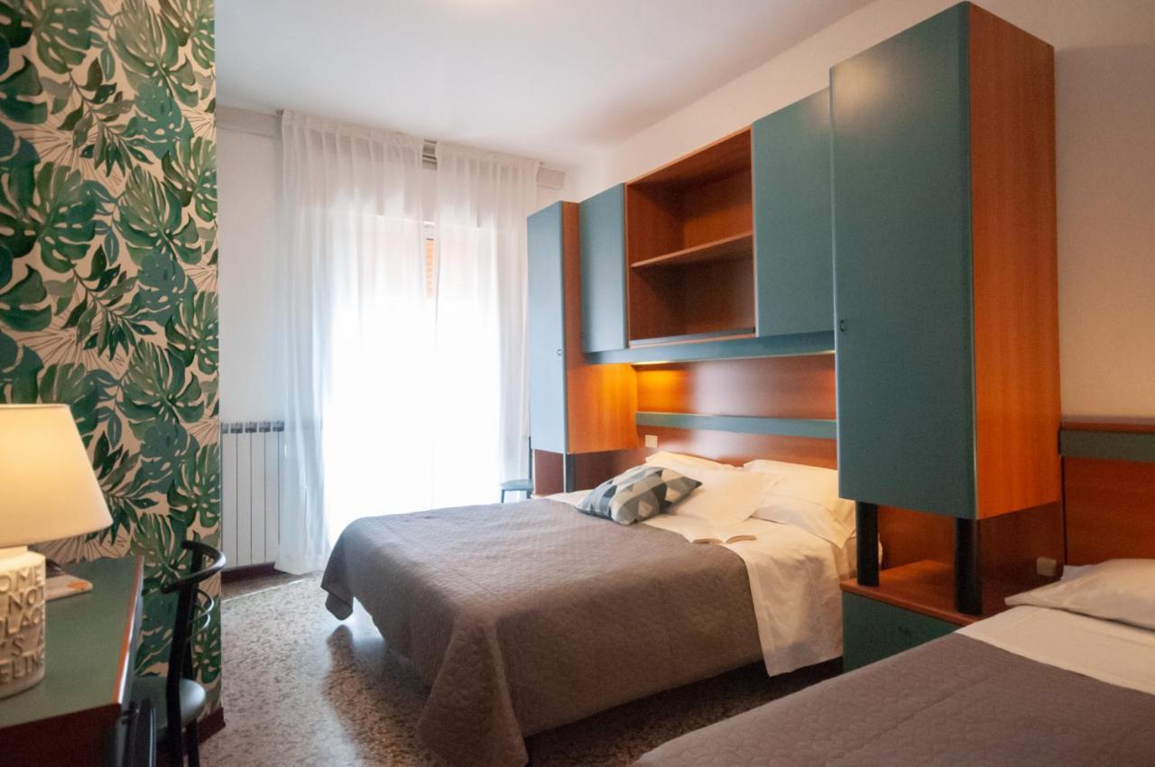 Hotel Crystal Каорле Экстерьер фото