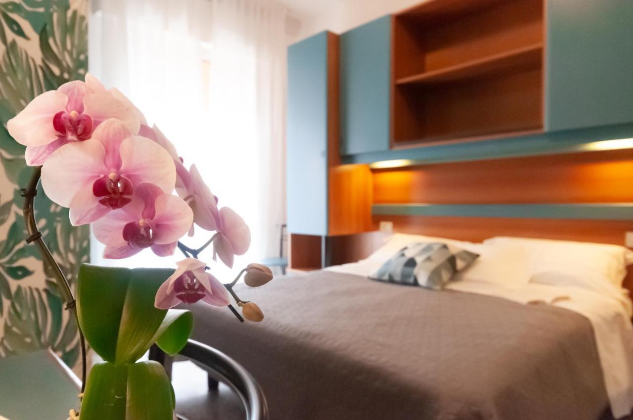 Hotel Crystal Каорле Экстерьер фото