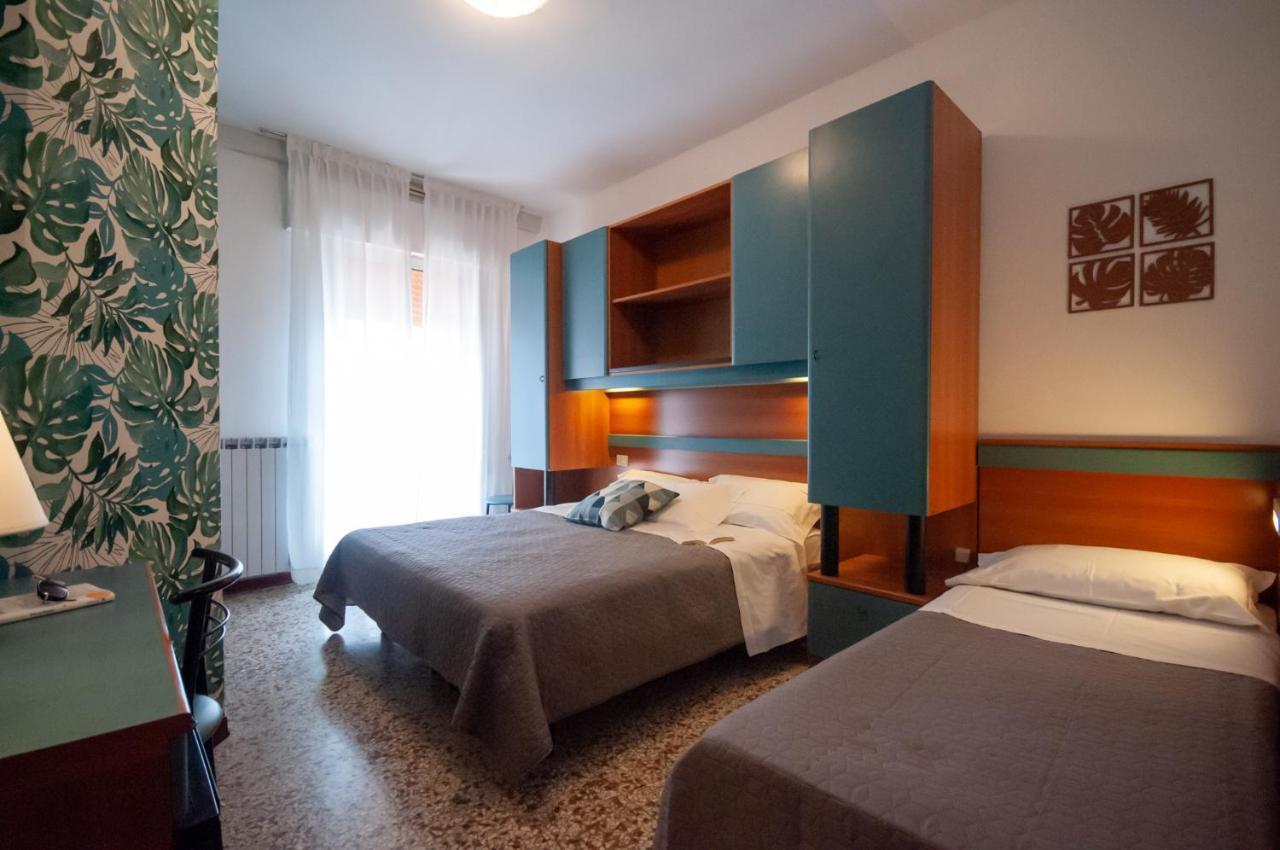 Hotel Crystal Каорле Экстерьер фото