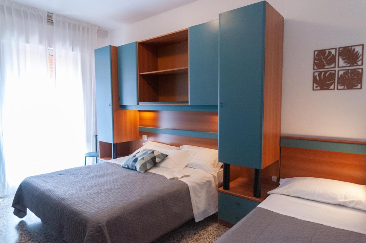 Hotel Crystal Каорле Экстерьер фото