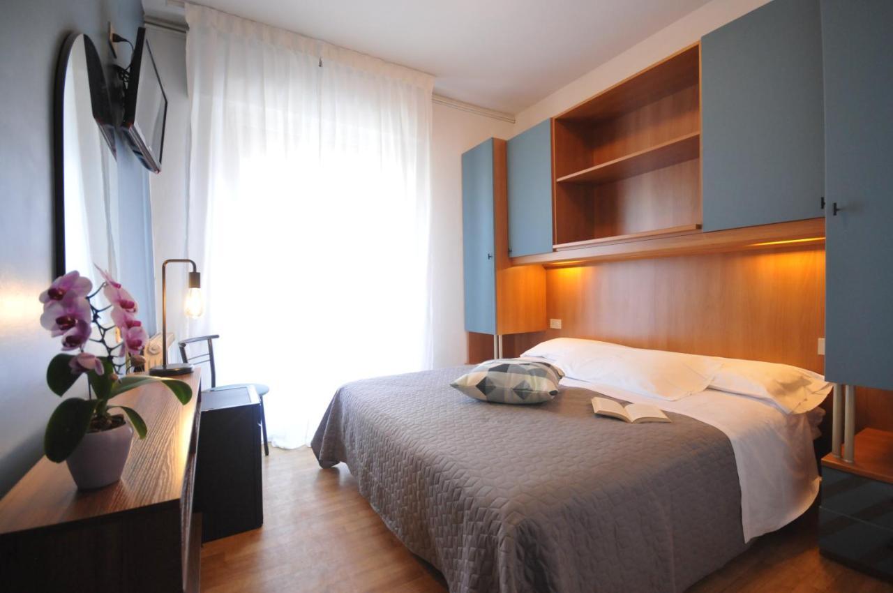 Hotel Crystal Каорле Экстерьер фото
