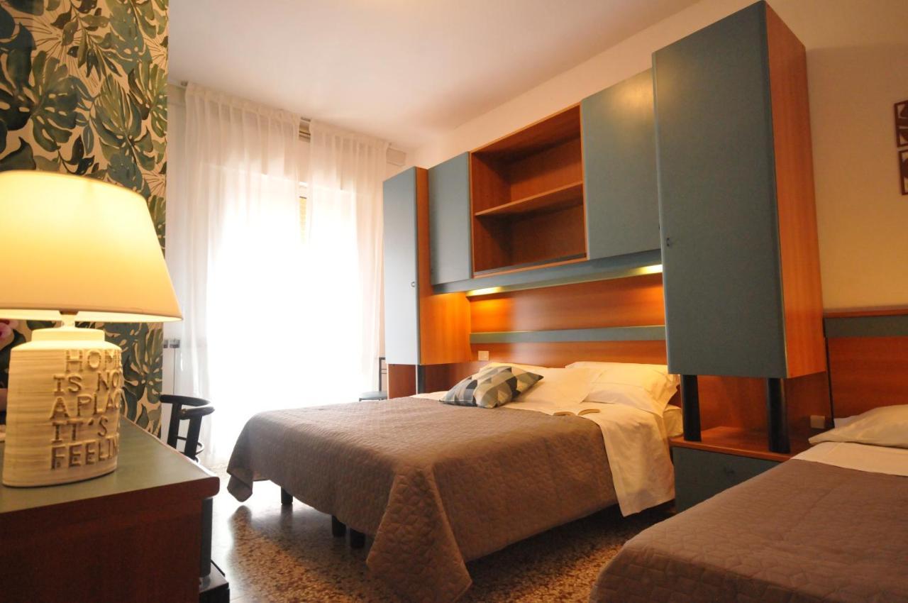 Hotel Crystal Каорле Экстерьер фото