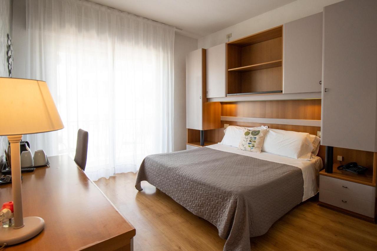 Hotel Crystal Каорле Экстерьер фото