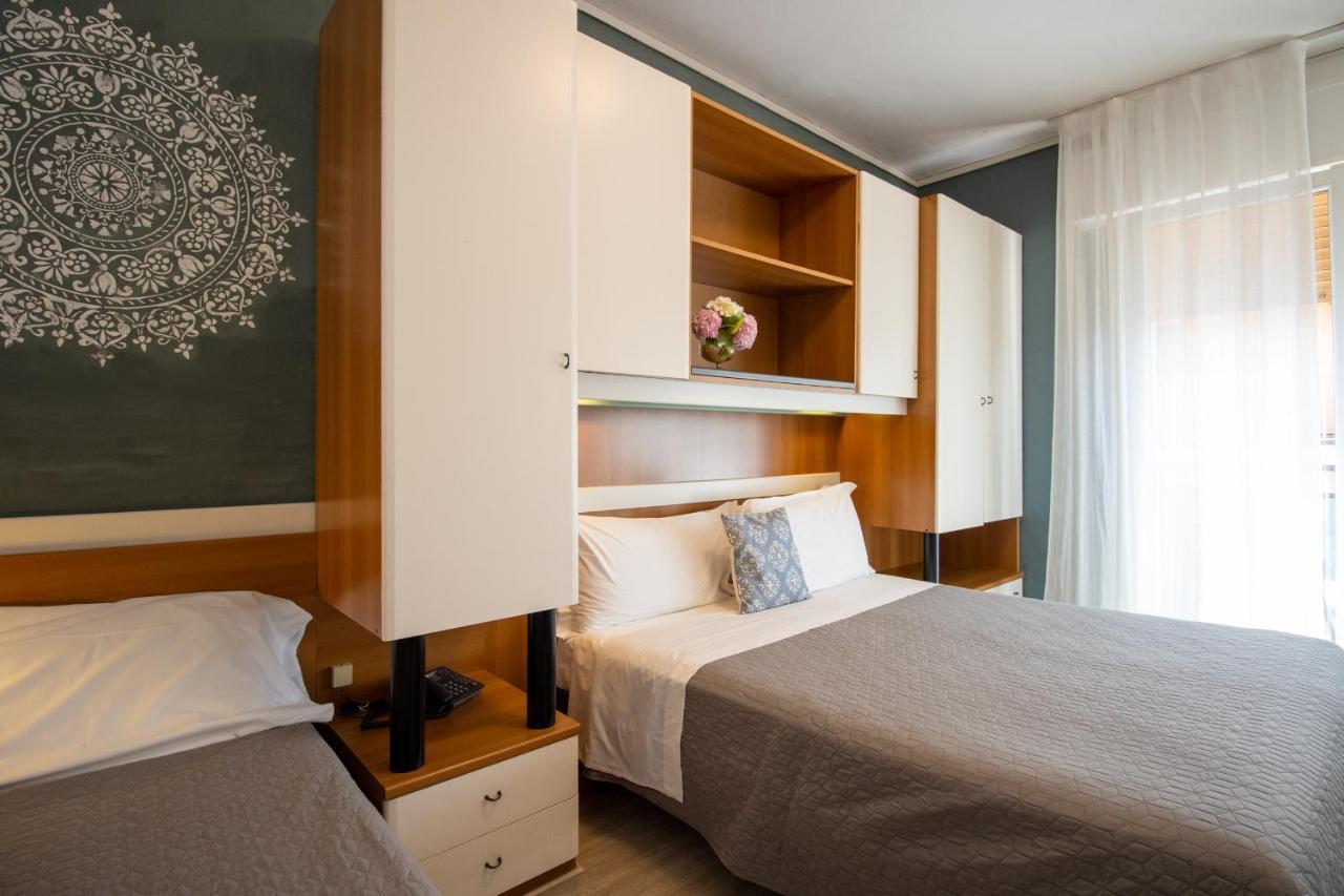 Hotel Crystal Каорле Экстерьер фото